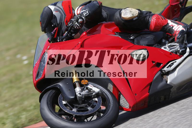 /27 12.06.2025 Ducati Schweiz Trackday Warmup  ADR/gelb-jeaune/19-2